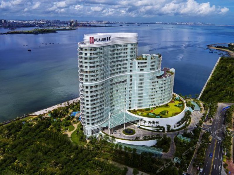 海口,这座充满热带风情的城市,不仅是旅游的天堂,也是休闲度假的好去处。今天就让我们一起探索一下哪些酒店或民宿能让你在海口度过一个难忘的假期。